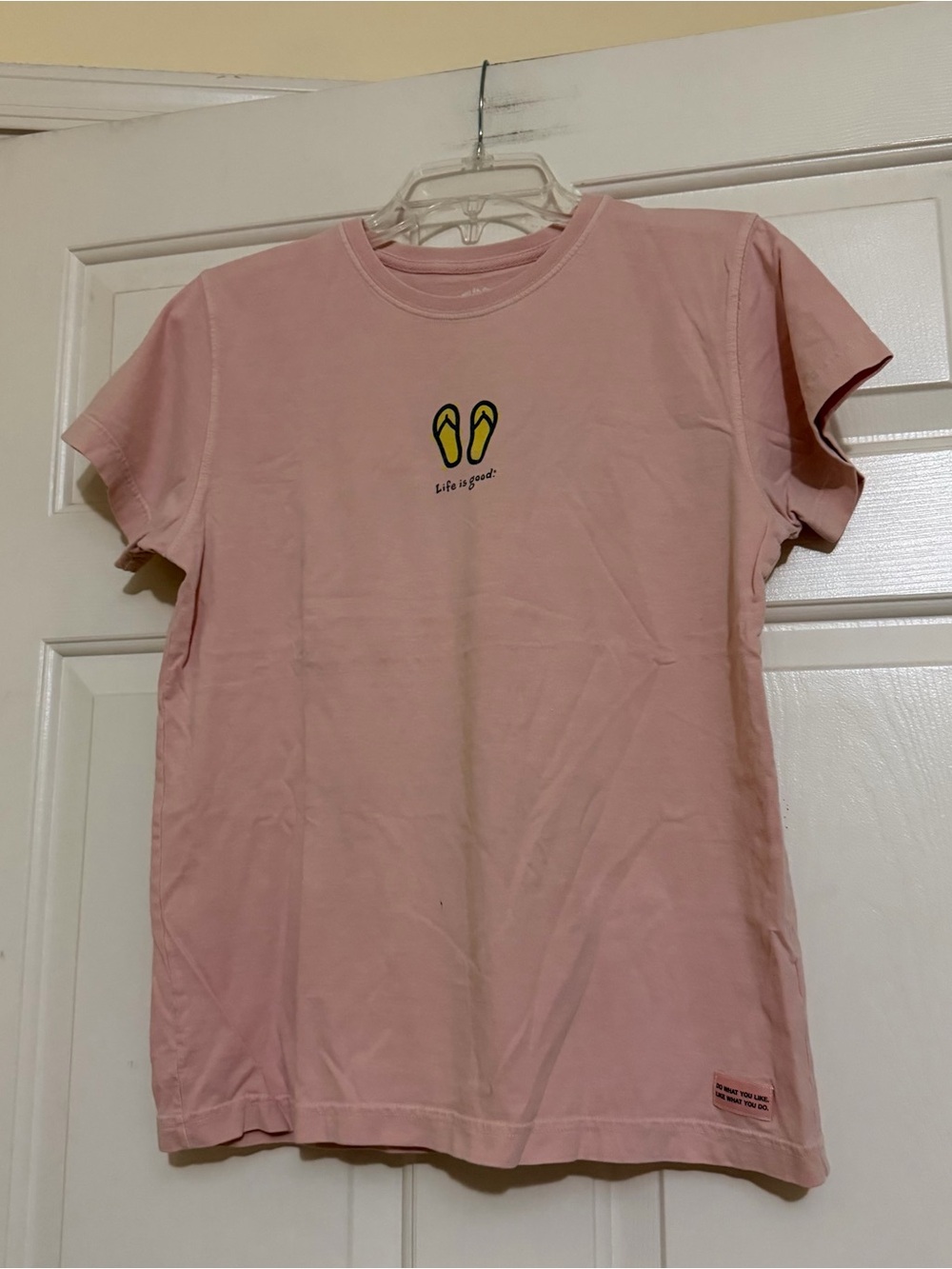 Life is Good Women’s Pale Pink Flip Flops Tee T-Shirt Size Medium M